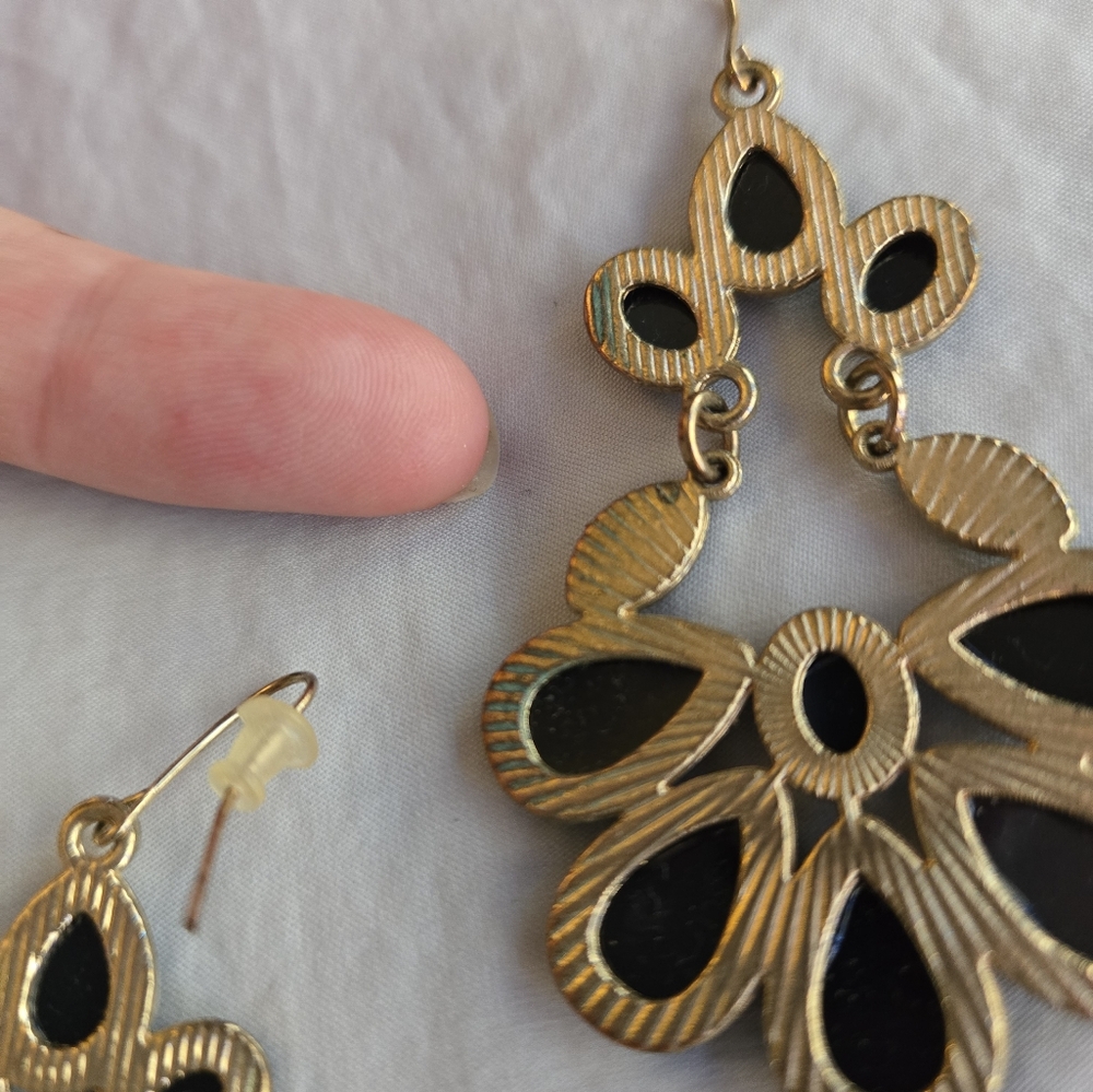 Black & Gold Tone 90s costume jewelry drop earrings - some wear on back - Picture 4 of 4